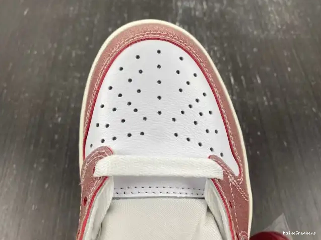 MaikeSneakers ROOM 'RED BLACK' JORDAN OG TROPHY LOW AIR FN0432-017 1 X 0421